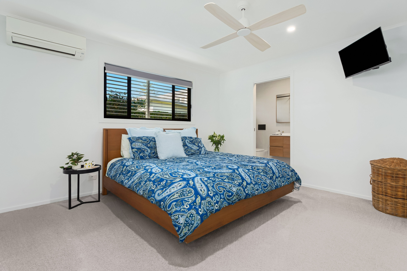 6. Main Bed.jpg