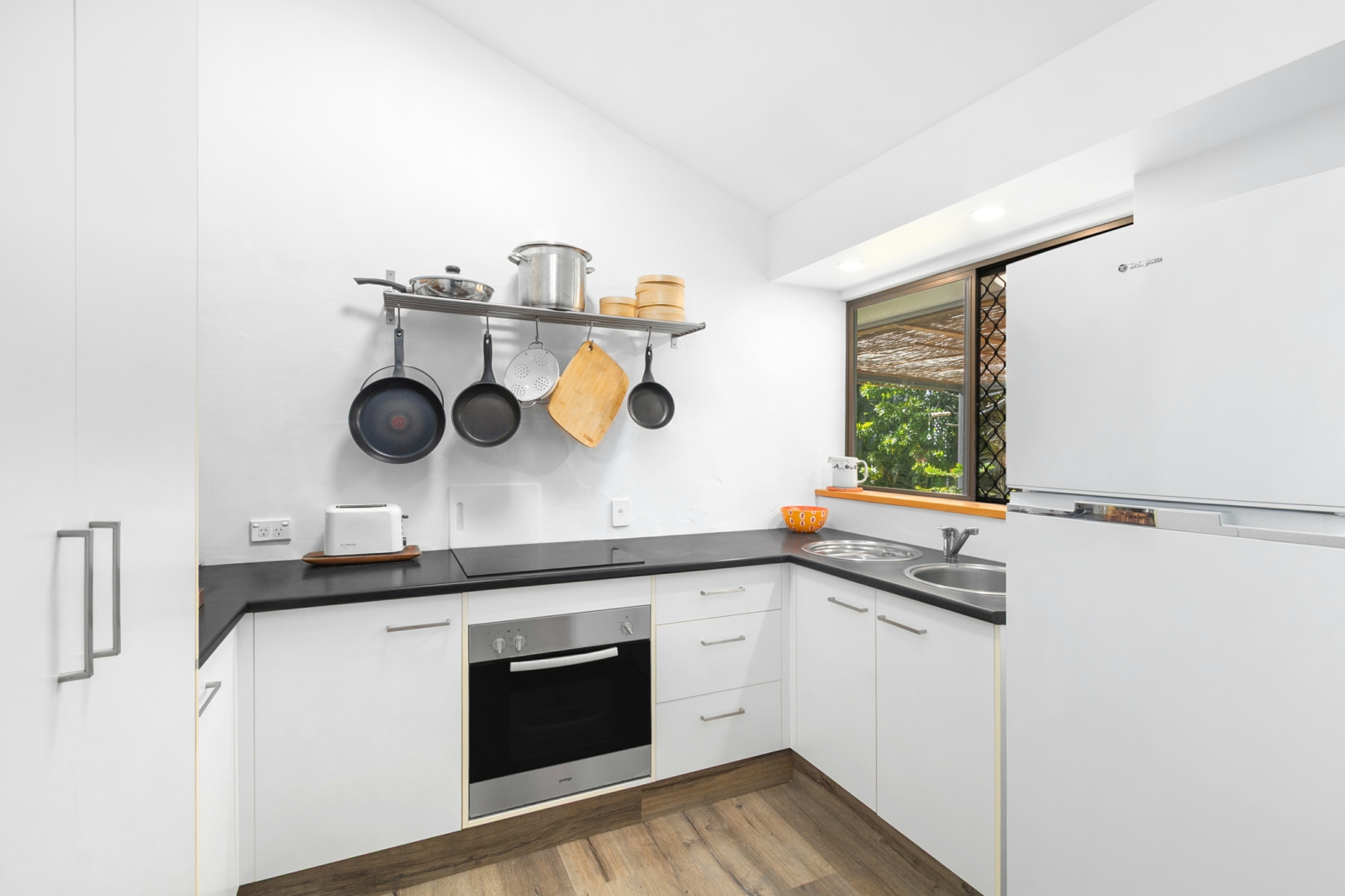 7. Kitchen.jpg