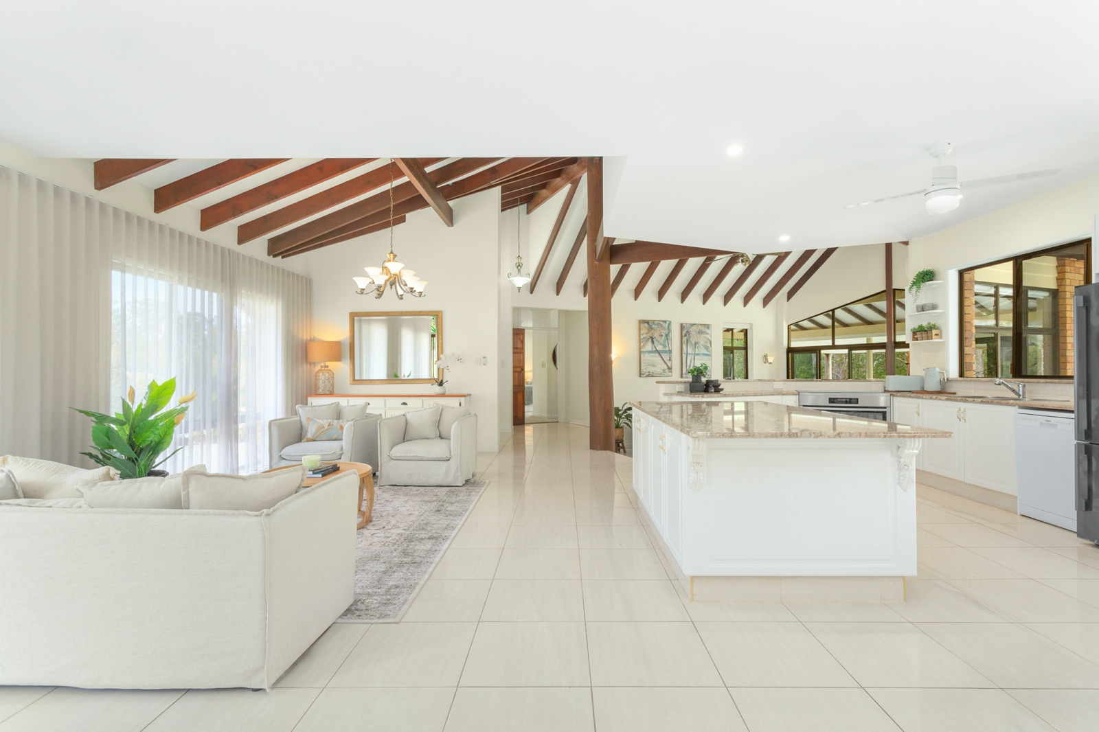 4. Family-Kitchen 1.jpg
