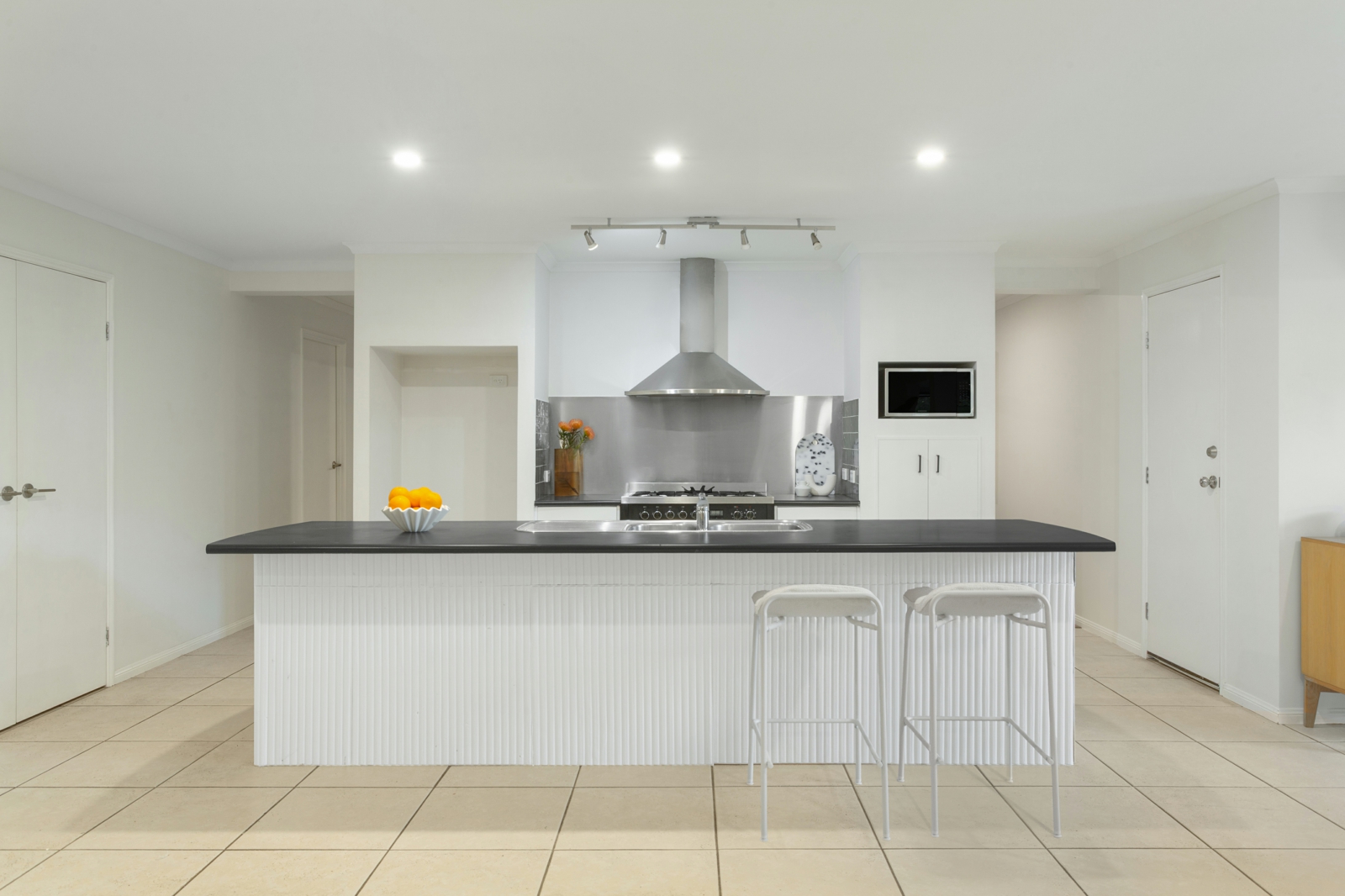 11. Kitchen.jpg