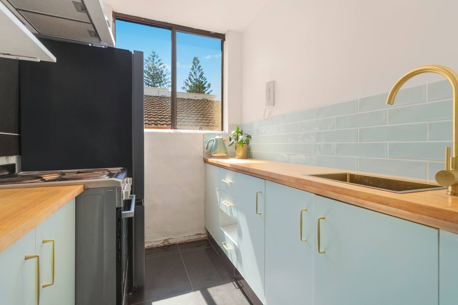 6. Kitchen.jpg
