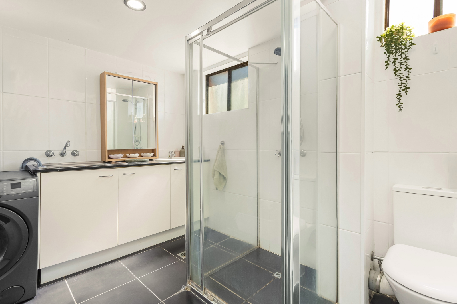 4. Bathroom.jpg