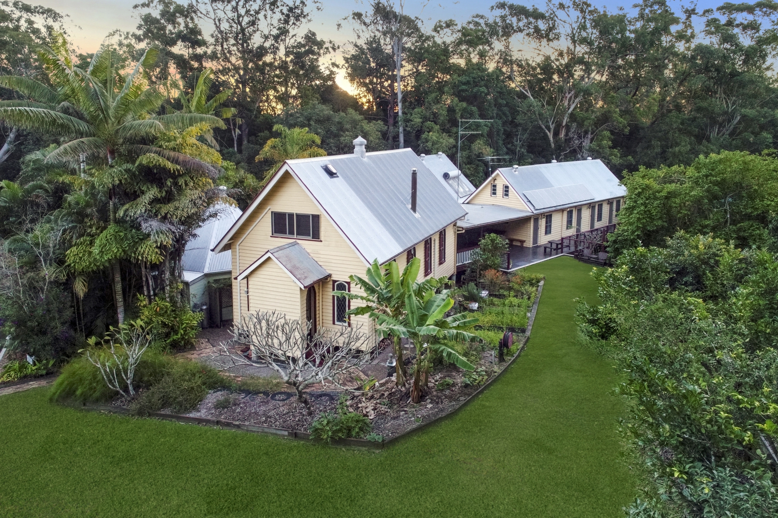 198 Barrs Road, GLASS HOUSE MOUNTAINS