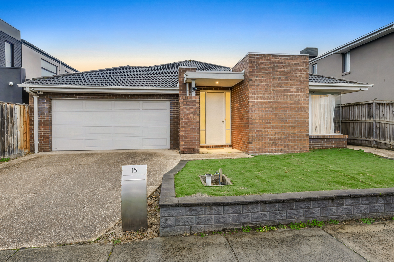18 Elmswood Blvd Web-2.jpg