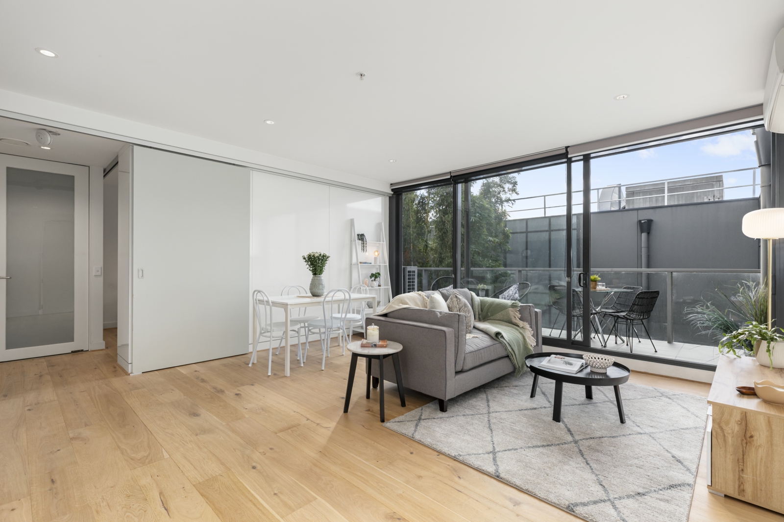 560414_409-81AslingSt-002.jpg