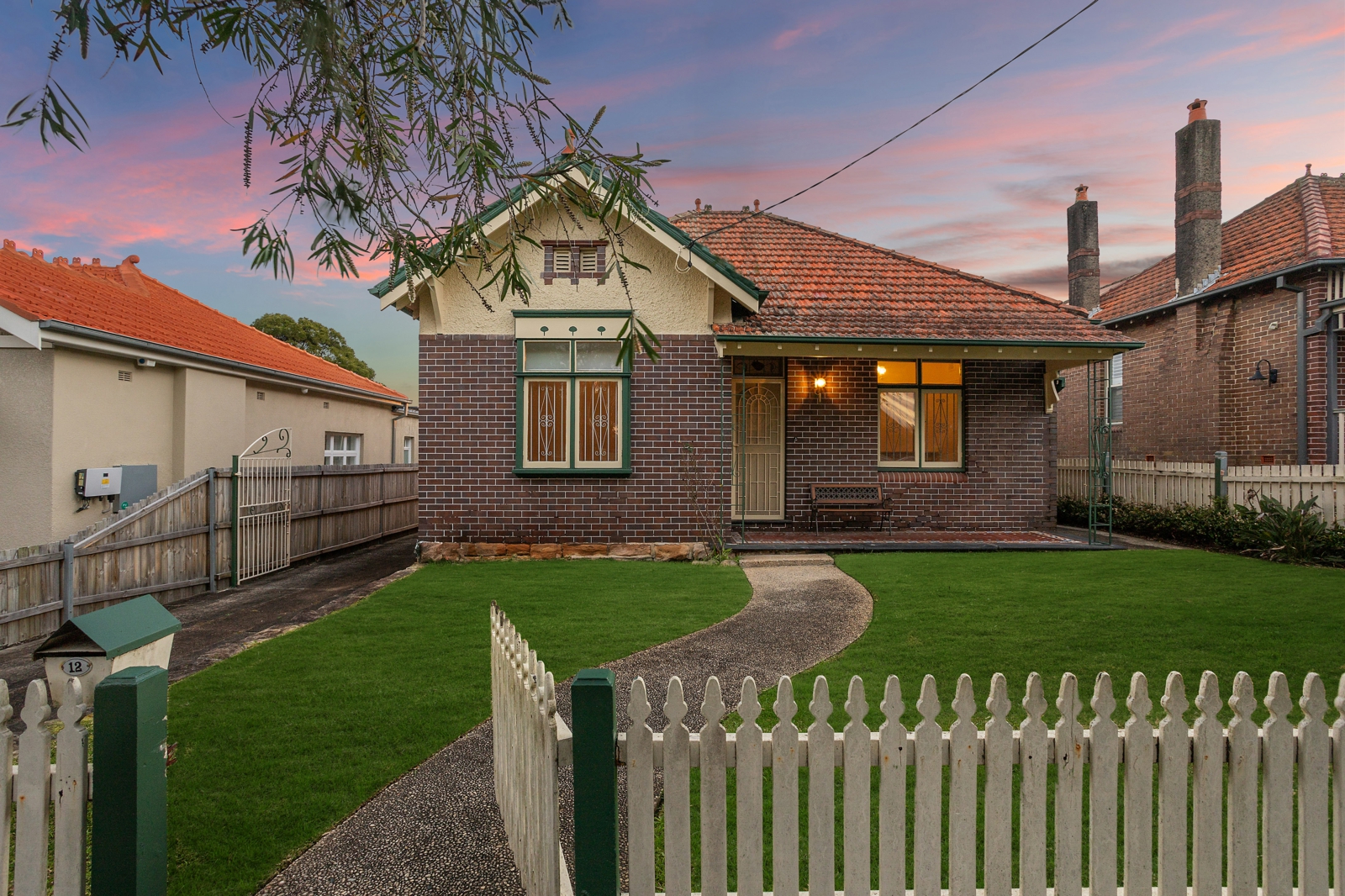 12 Barton Avenue, HABERFIELD