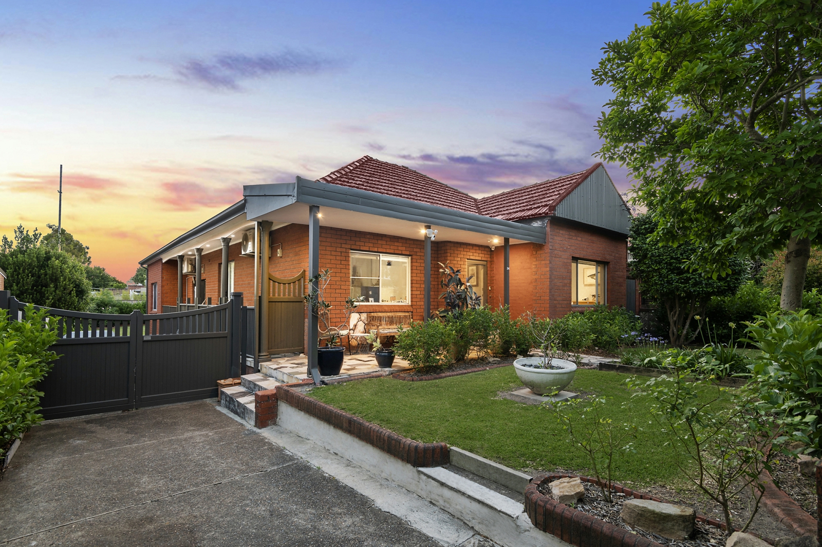 24 Barton Avenue, HABERFIELD