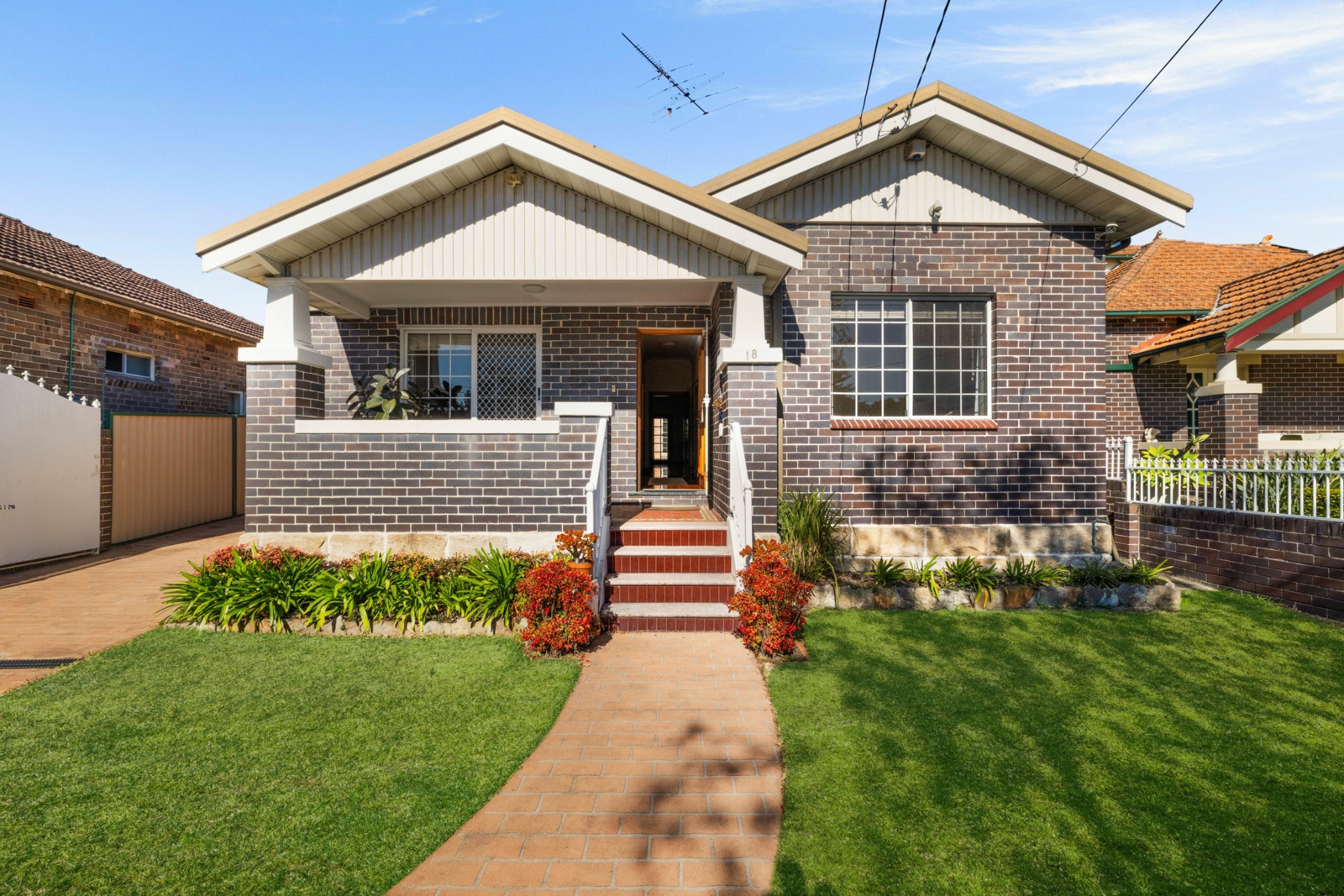 18 Waterside Cres, Earlwood-3.jpg