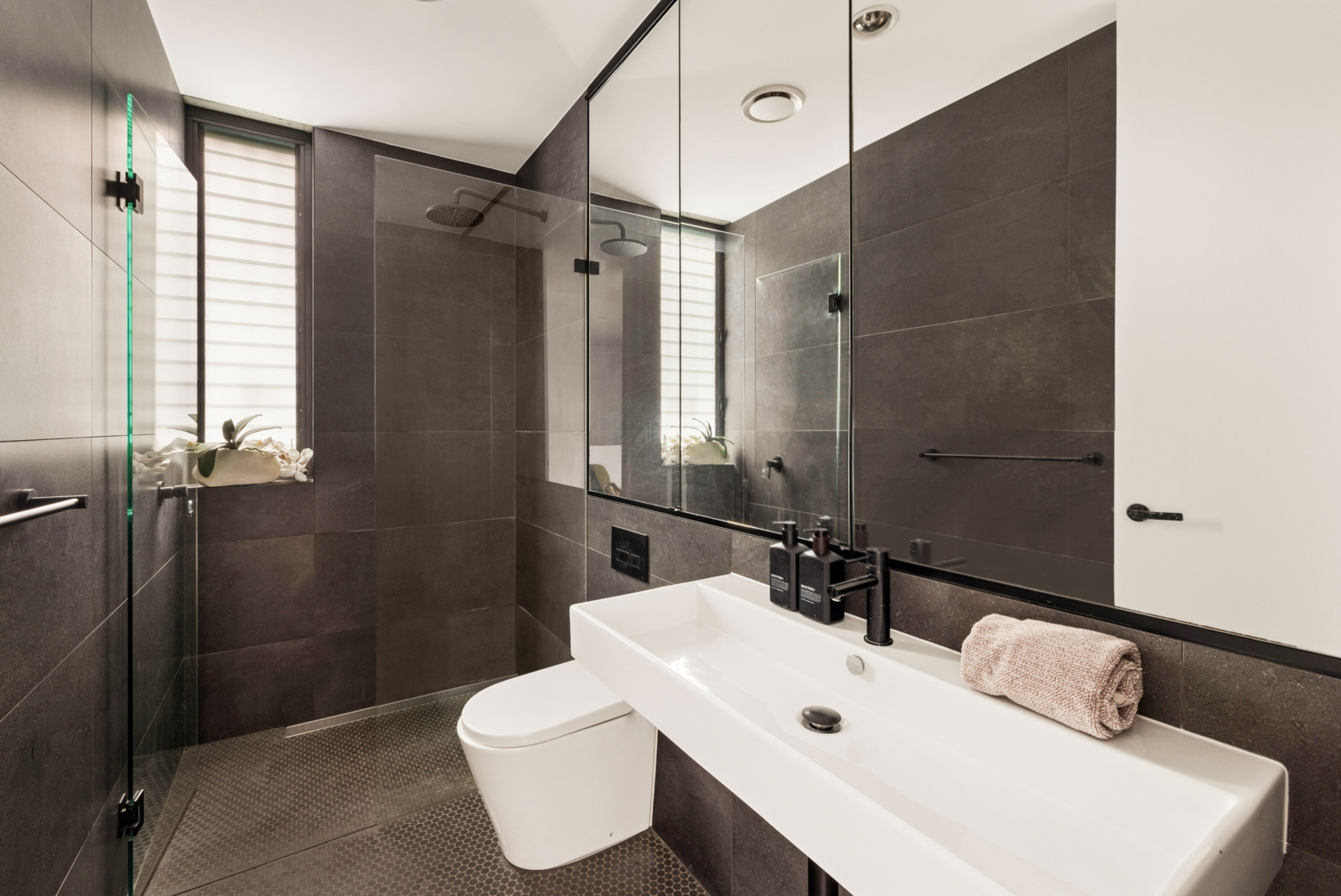 82 Floss St, Hurlstone Park-10.jpg