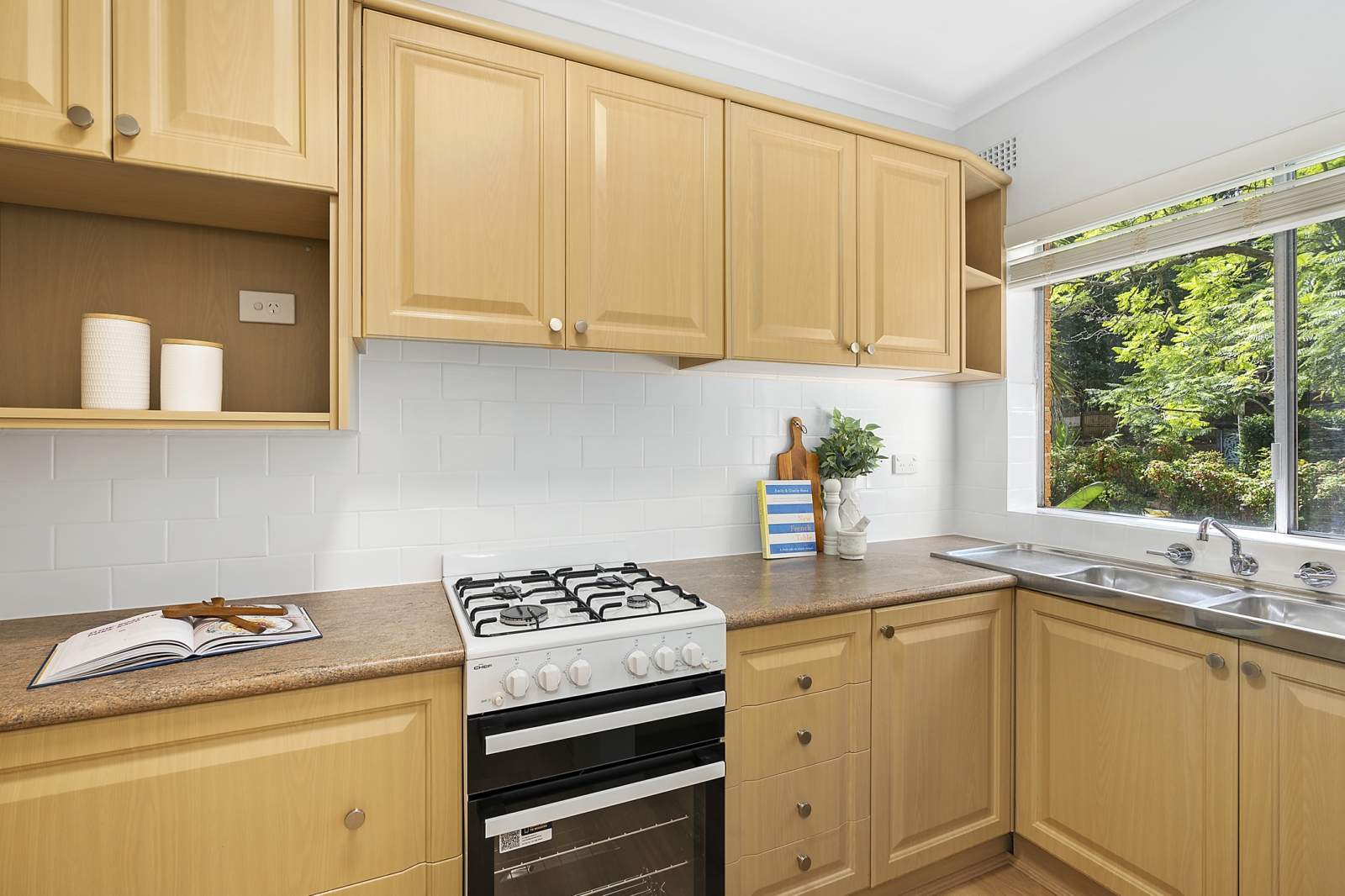3 Kitchen.jpg