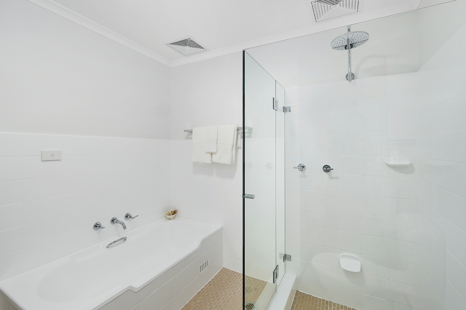 2 Bath.jpg