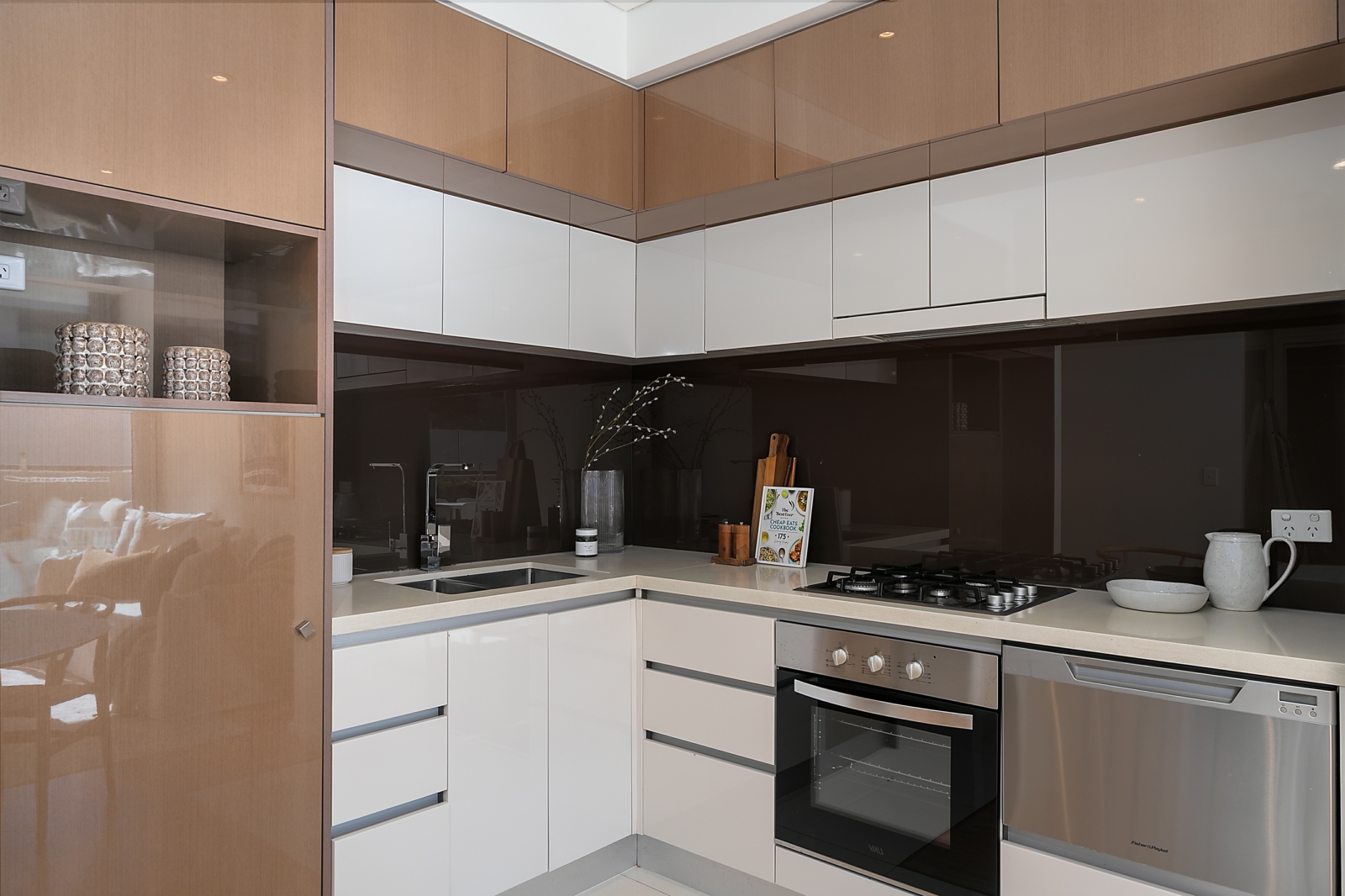 4 Kitchen.jpg