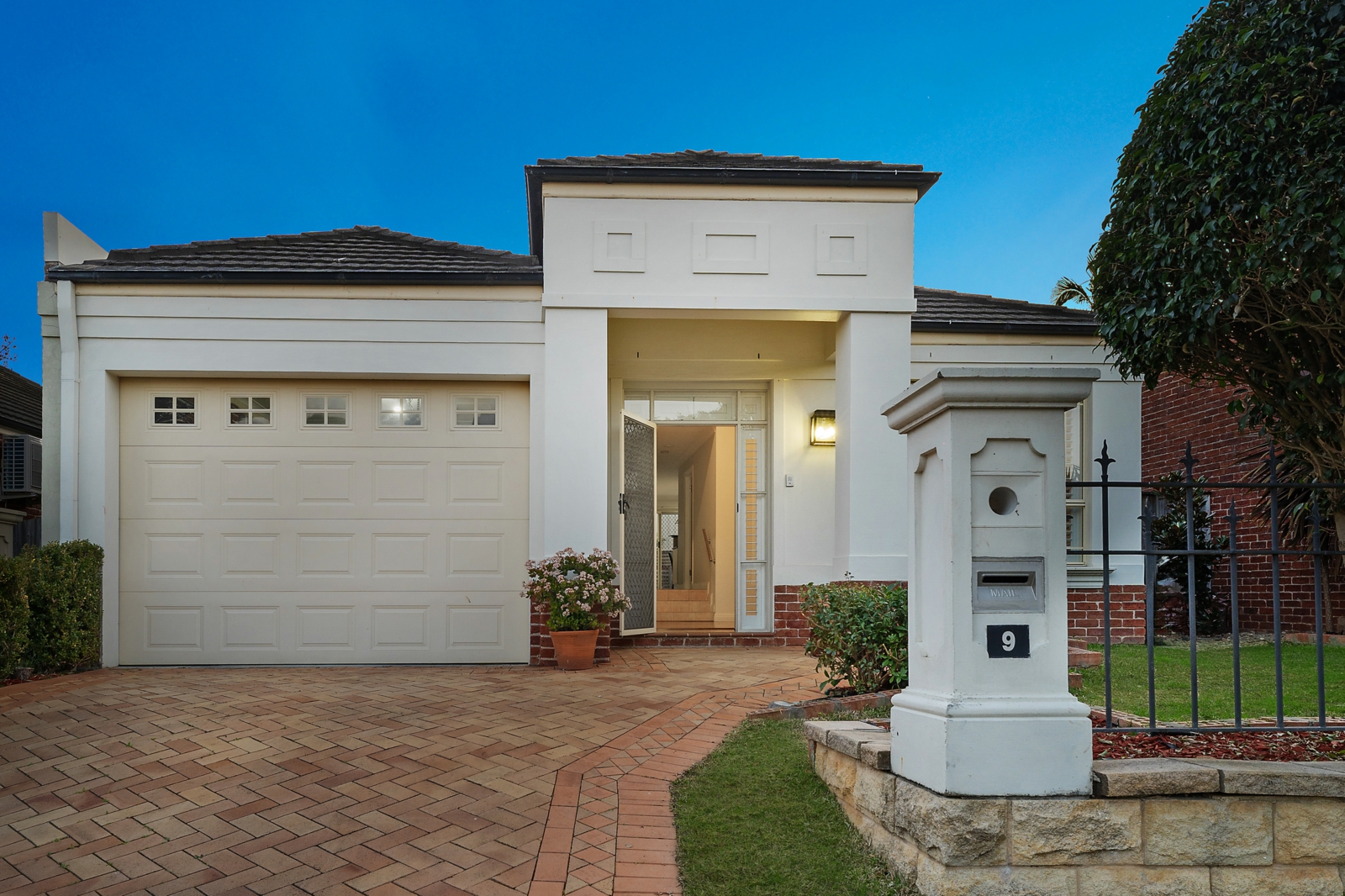 9 Garnet Grove, GLENWOOD