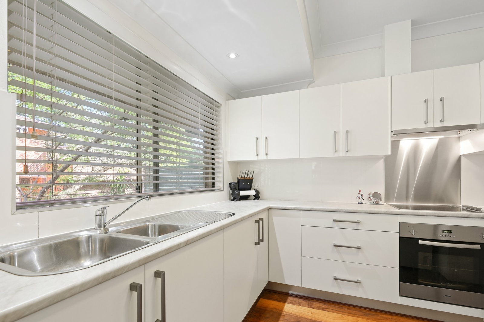 kitchen 2.jpg