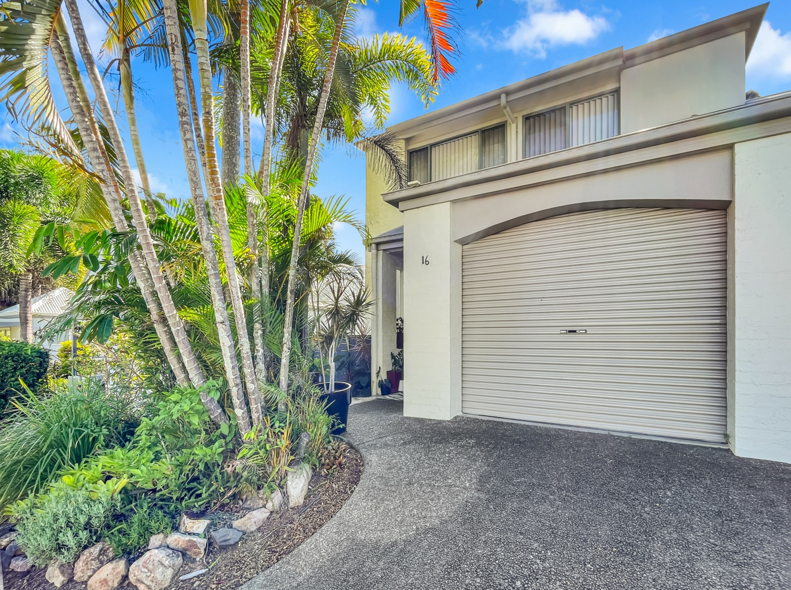 16/1 Poinsettia Court, MOOLOOLABA