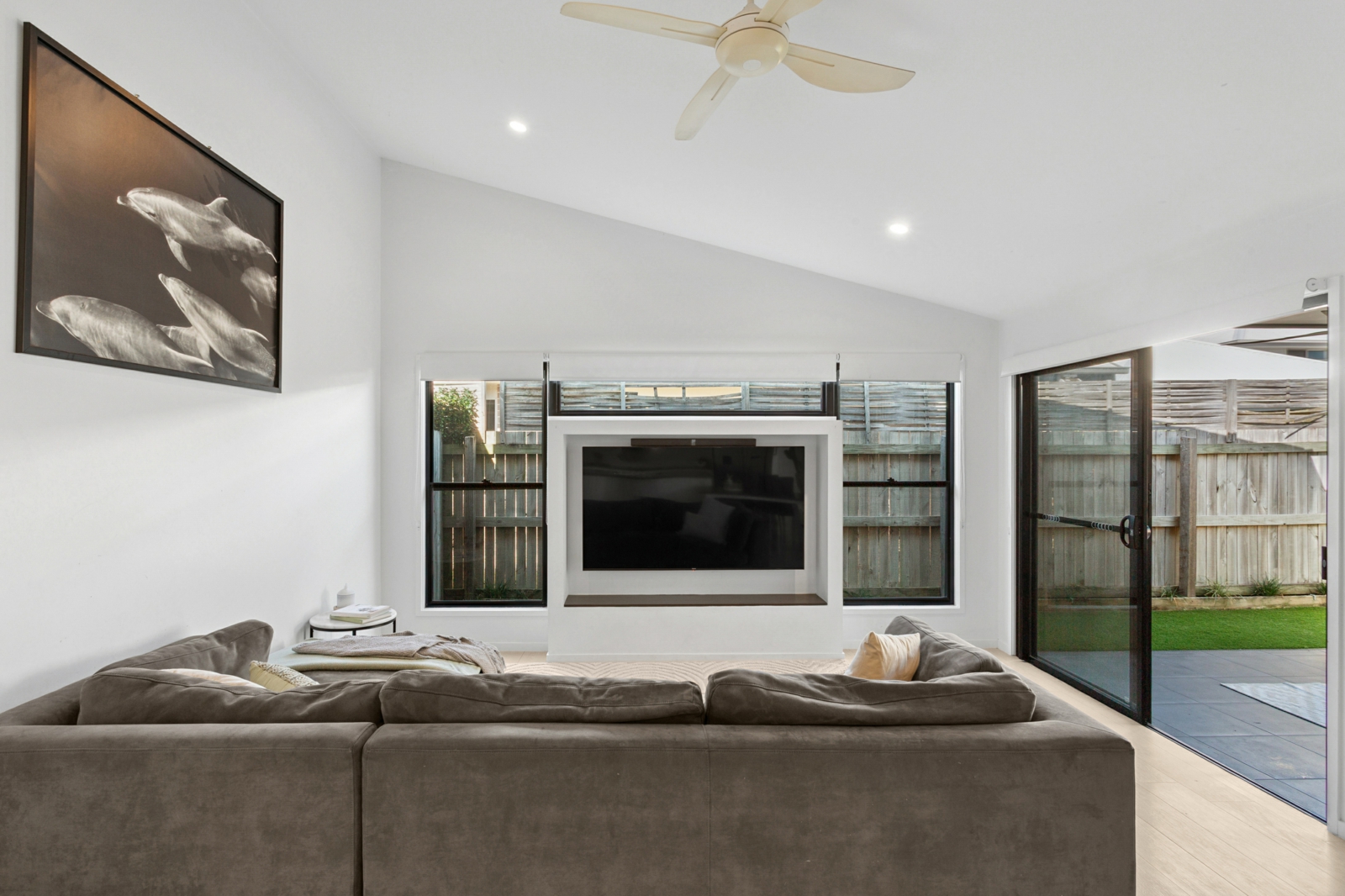 2596 17 Wood Cres 2_3-3.jpg