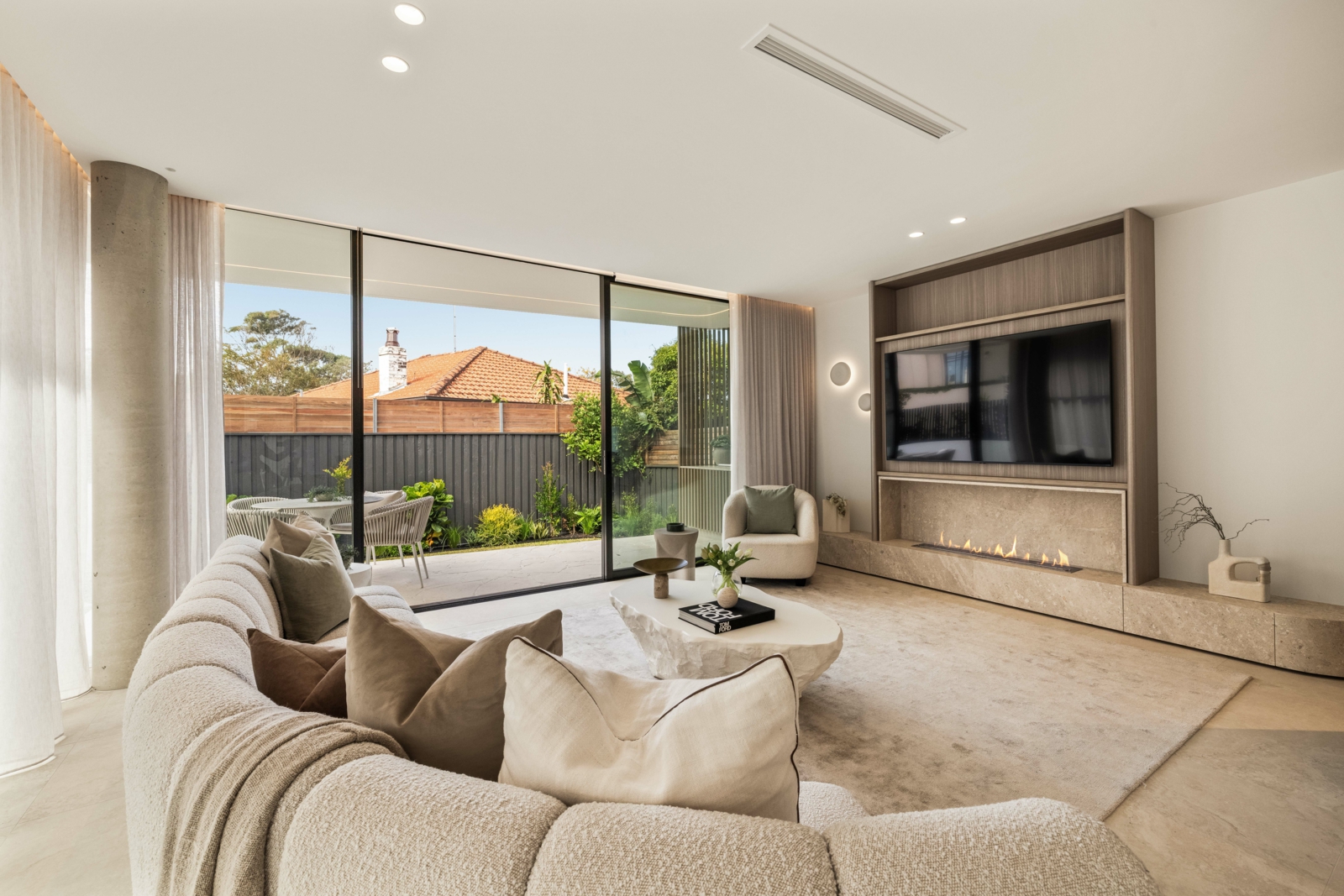 2B Lugar Brae Ave, Bronte-2.jpg