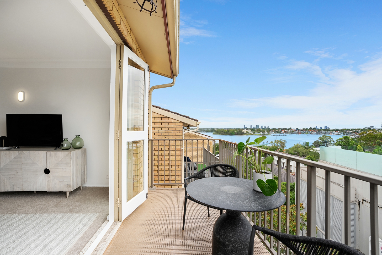 9 Balcony.jpg