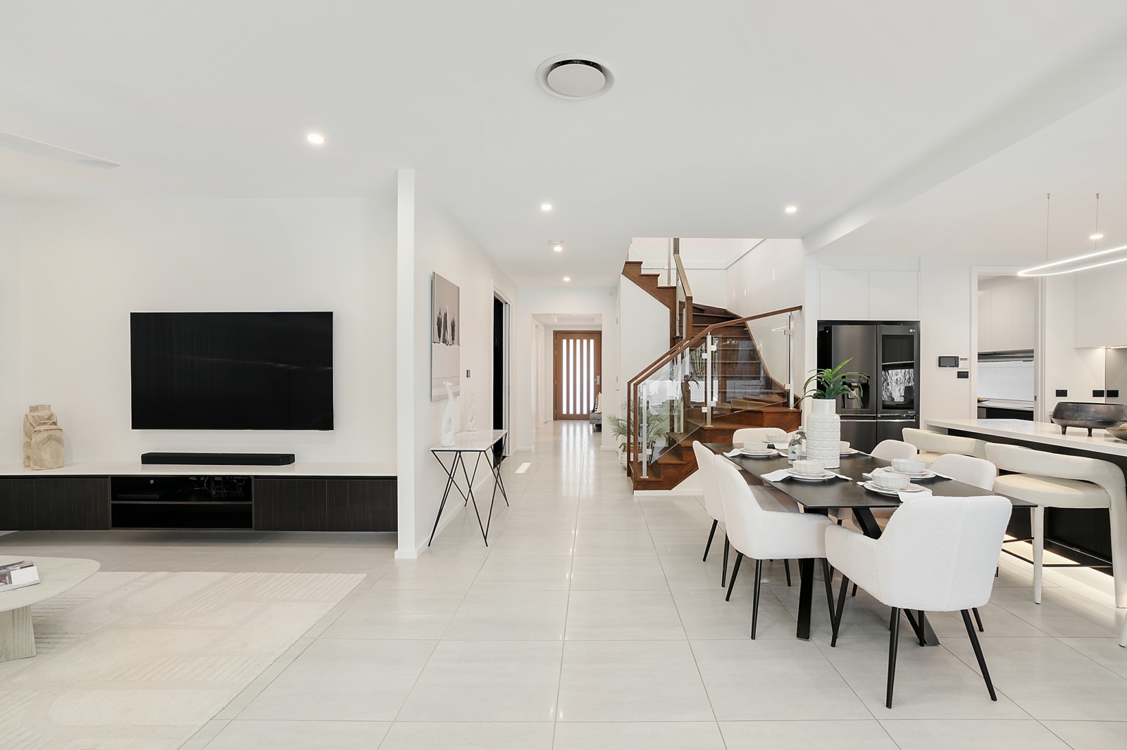 7 Lounge Dining Kitchen.jpg