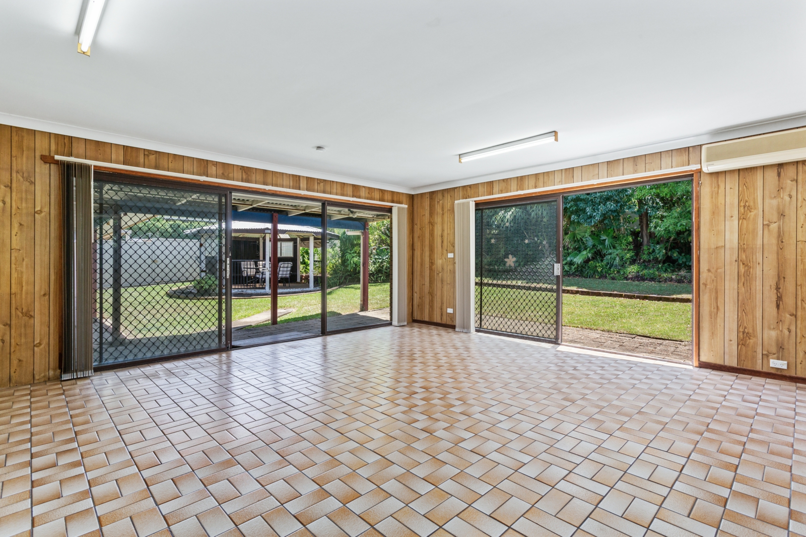 70 Collins Crescent,Benowa