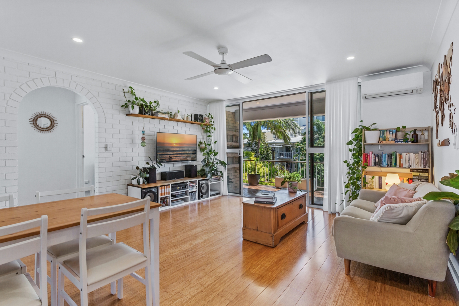 9/4 Phillip Street,Labrador