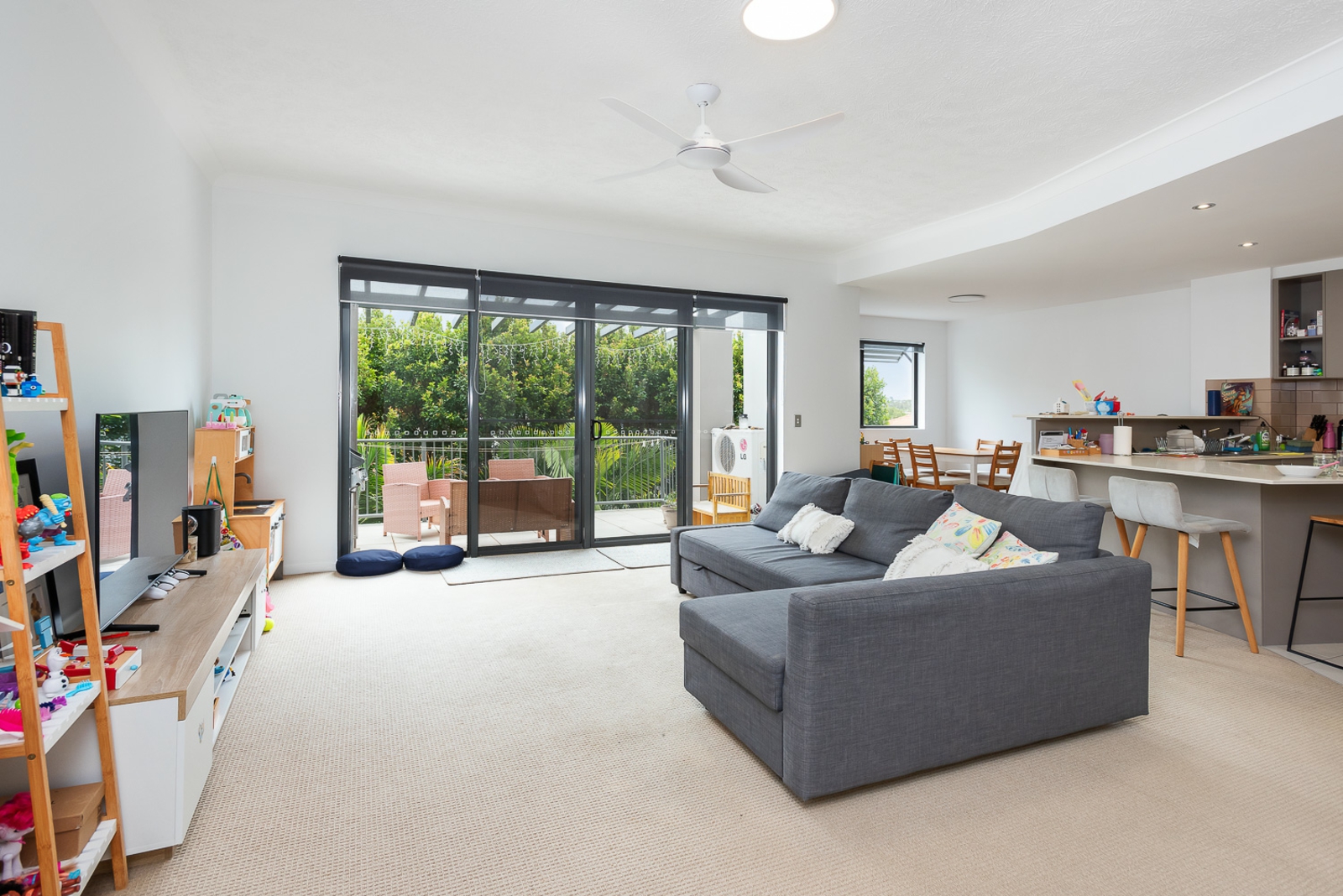 15/1 Acacia Court,Robina