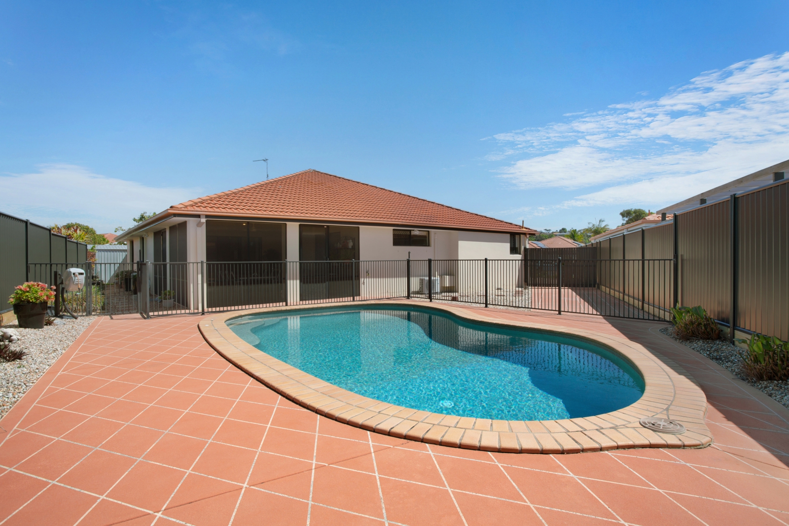 10. Pool.jpg