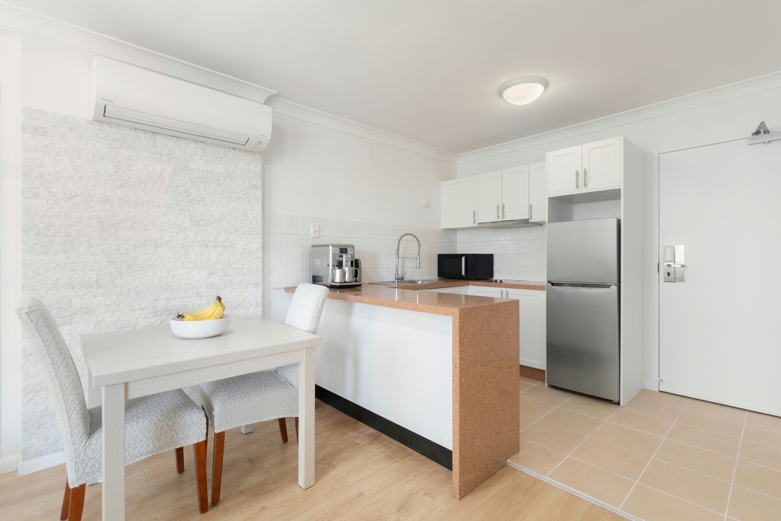 5. Kitchen.jpg
