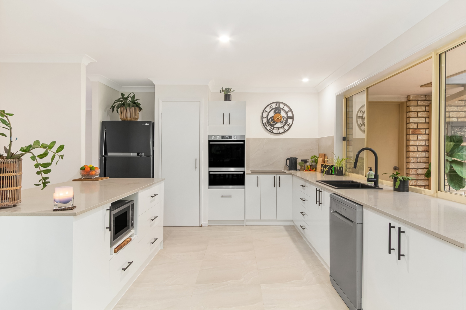 6. Kitchen.jpg