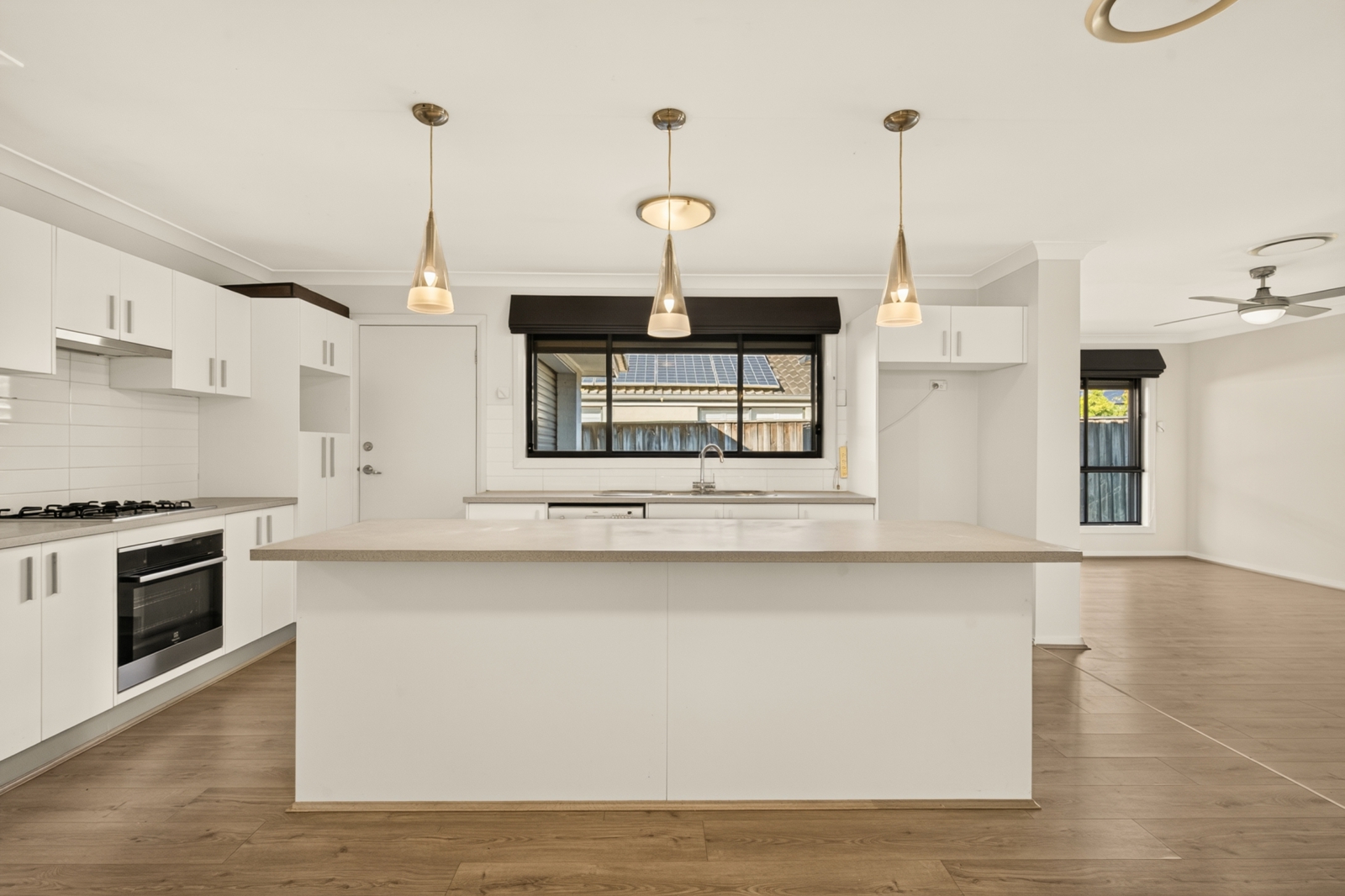84 Lilydale Drive Woodcroft-3.jpg