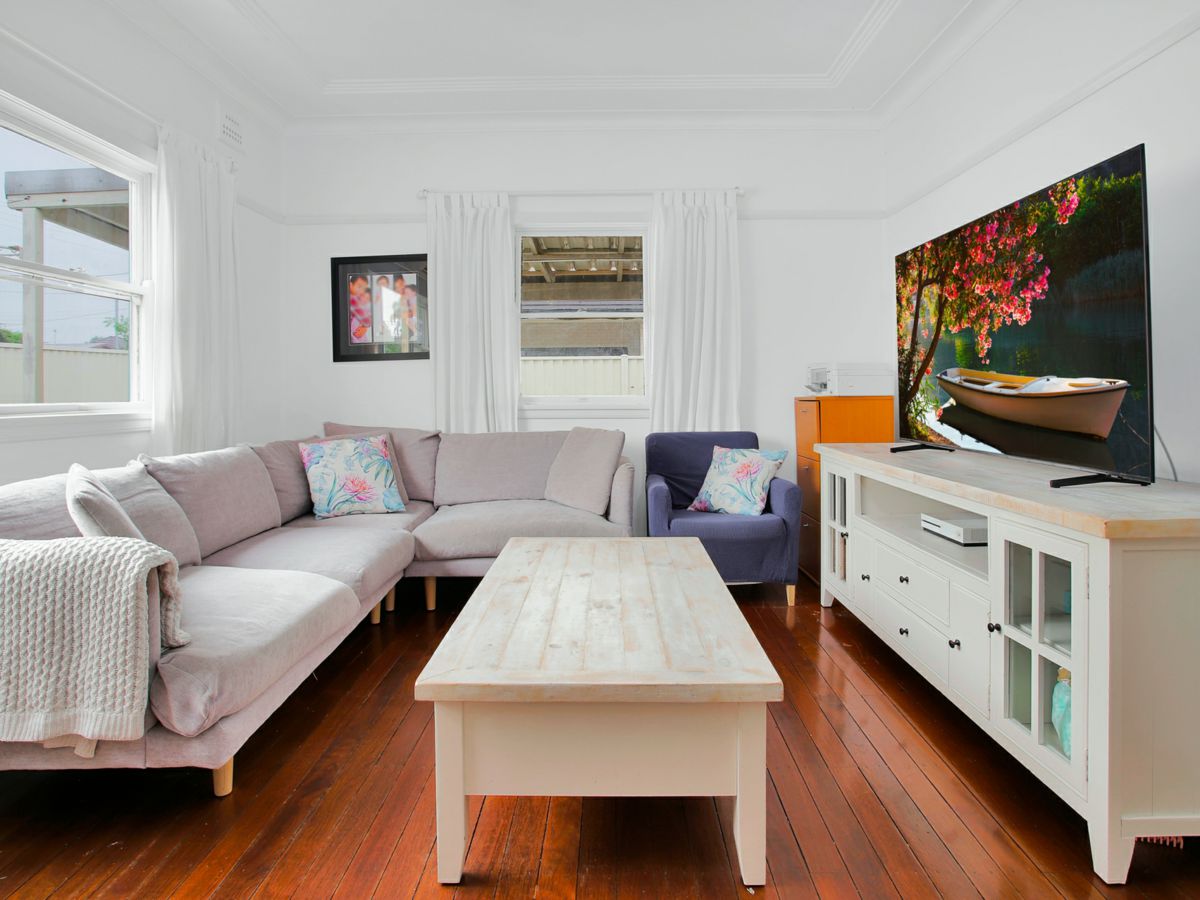 2 First Avenue Toongabbie-3.jpg