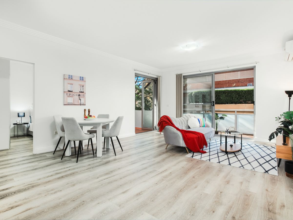4 22 Parkside Lane Westmead-2.jpg