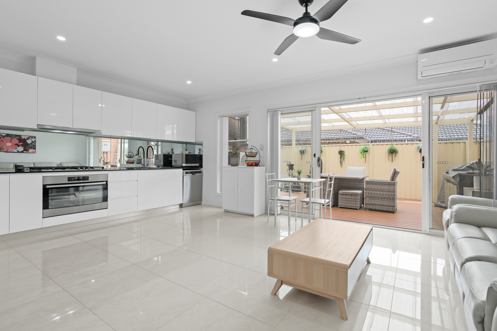 5 21 Carinya Road Girraween-3.jpg