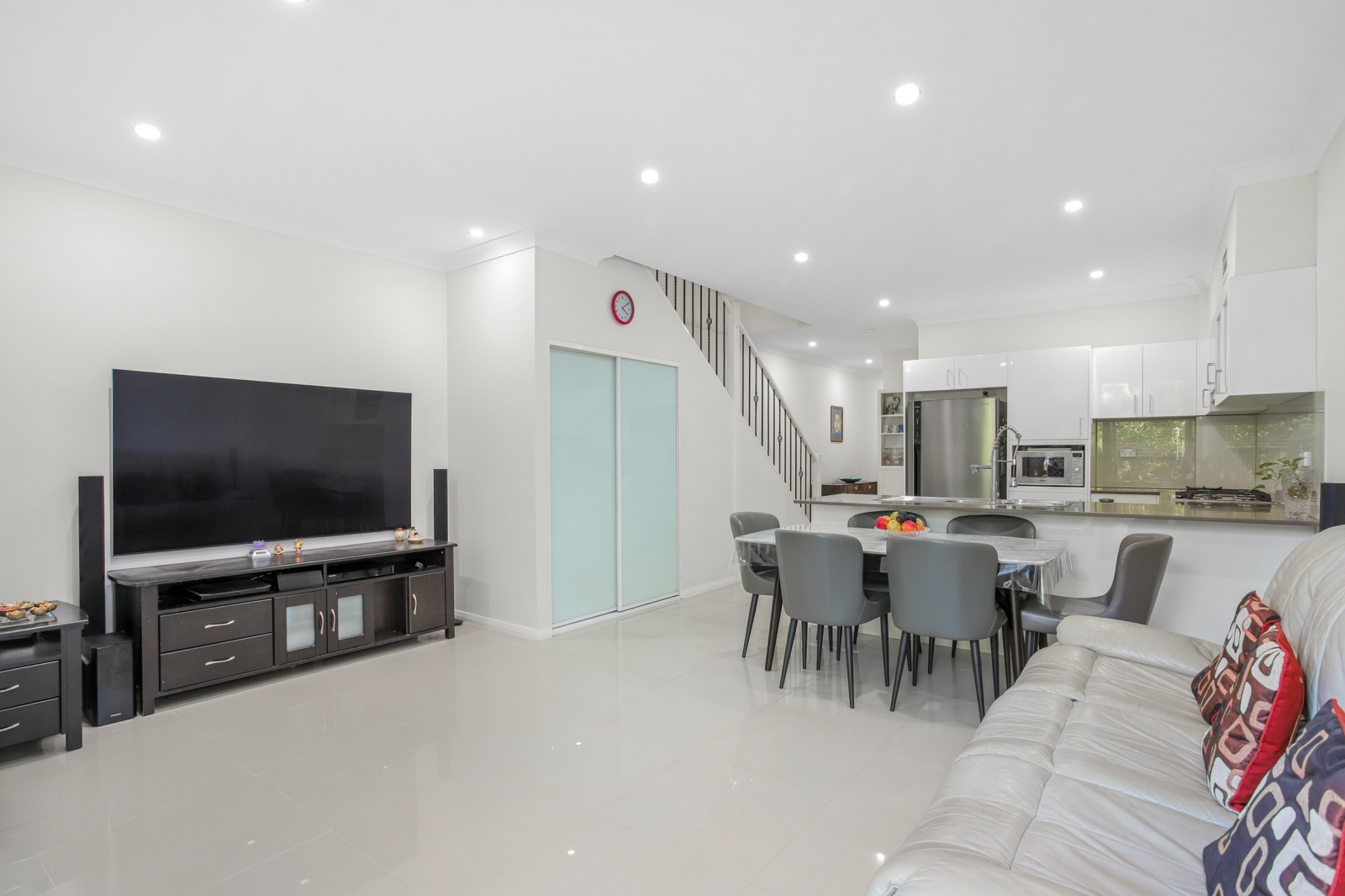 3 25 Tungarra Road Girraween-2.jpg