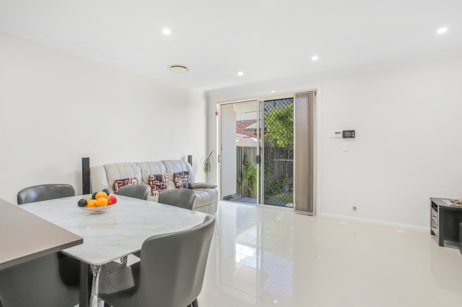3 25 Tungarra Road Girraween-4.jpg
