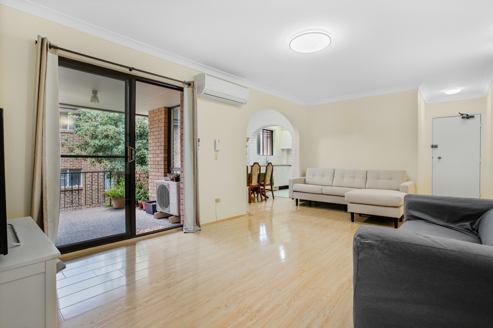 8 29 Queens Road Westmead-2.jpg