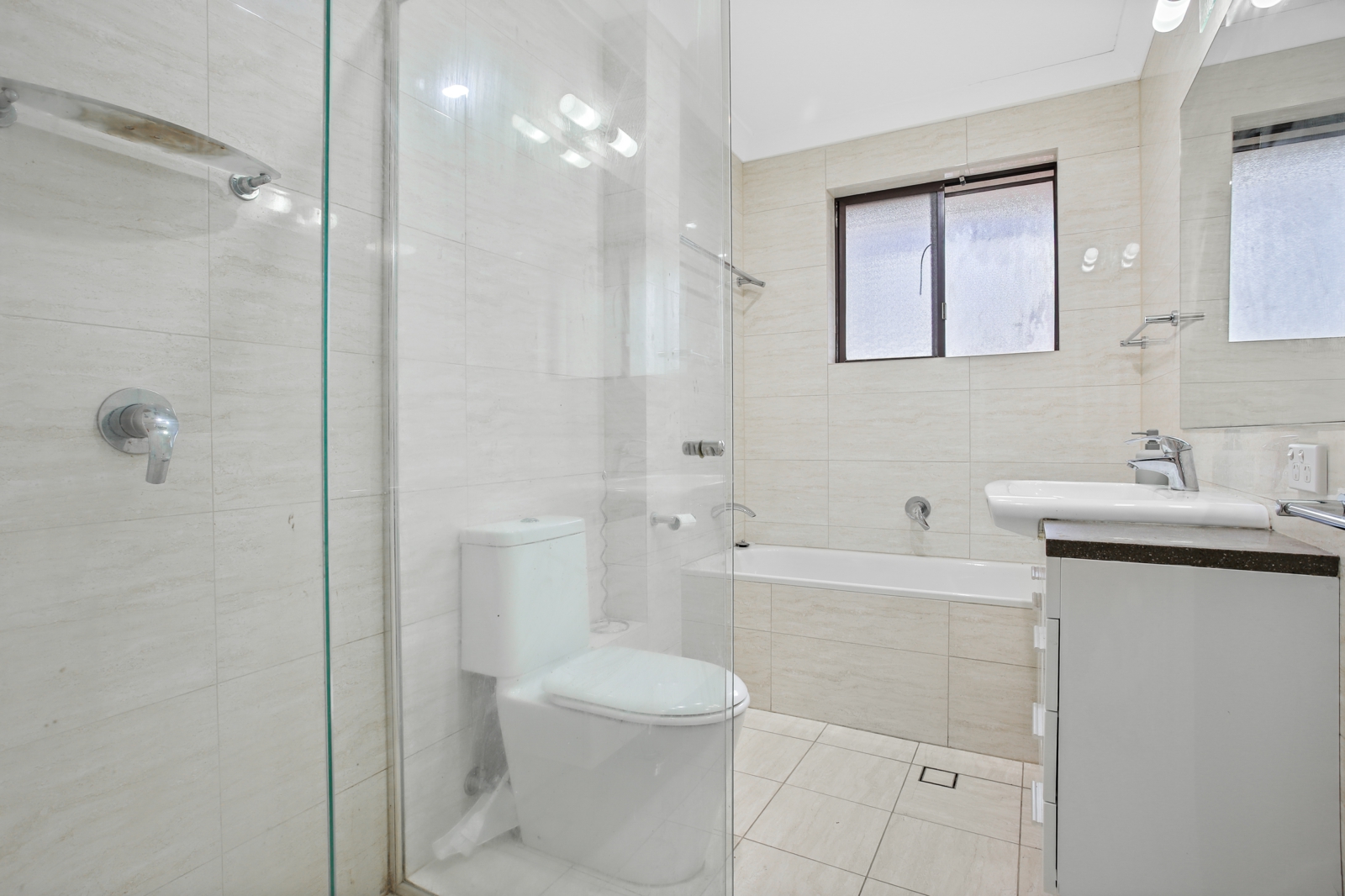 8 29 Queens Road Westmead-8.jpg