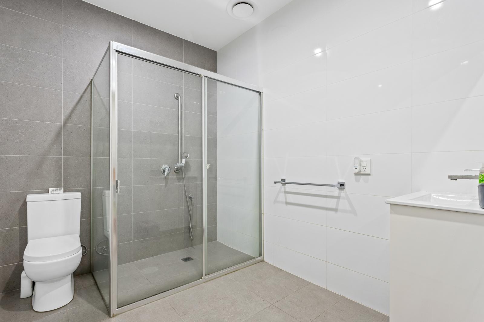 18 27 Tungarra Road Girraween-5.jpg