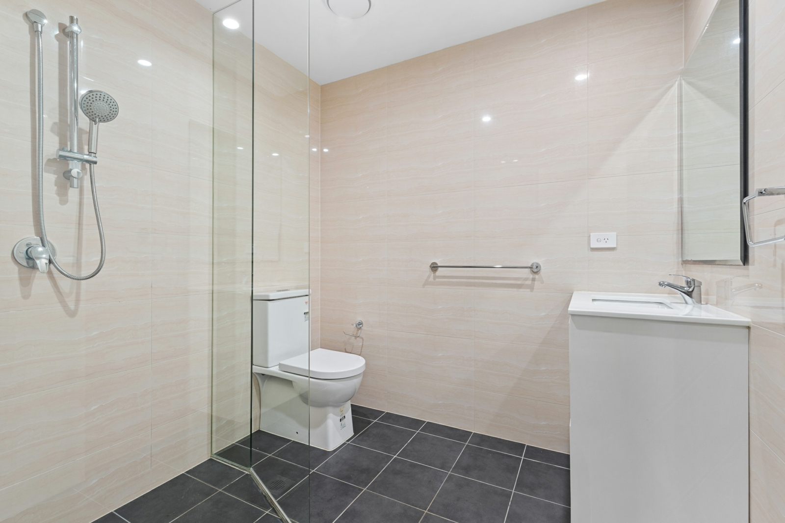 2116 1A Morton Street Parramatta-8.jpg