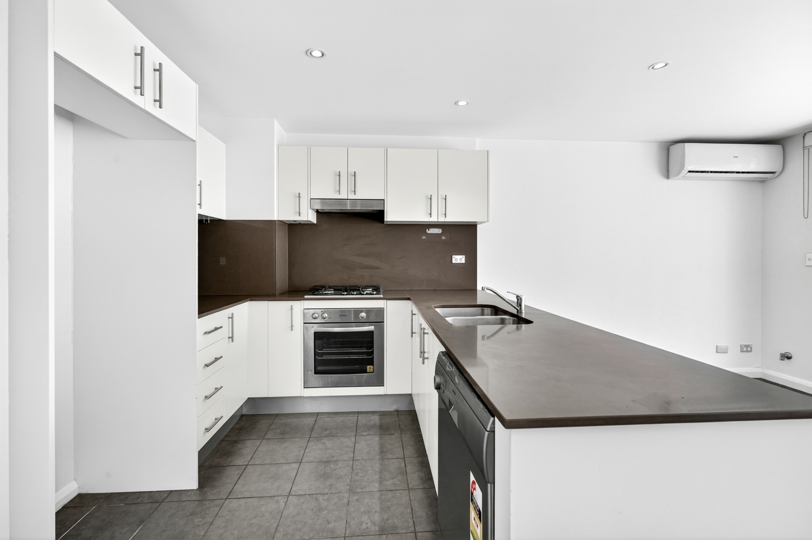 709 22 Charles Street Parramatta-9.jpg
