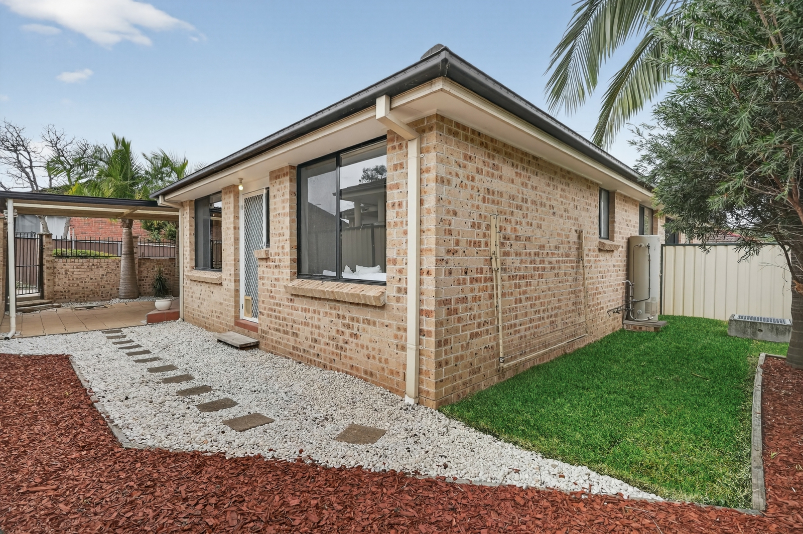 3 61 Targo Road Pendle Hill-10.jpg