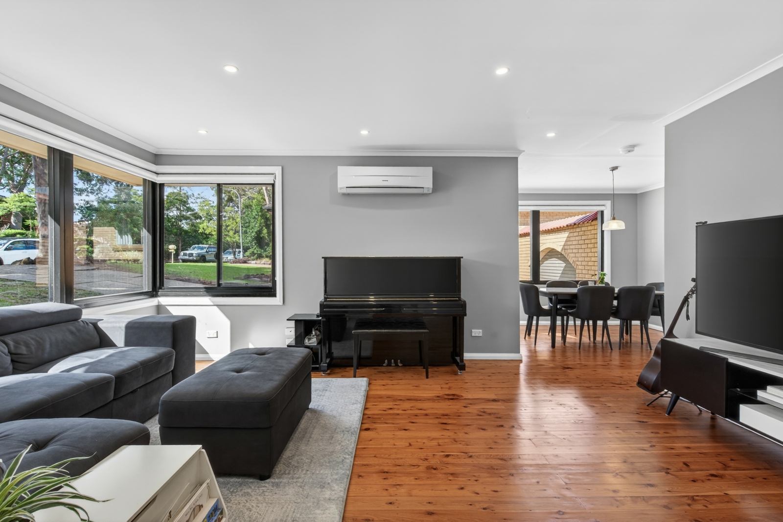 7 Sanders Crescent Kings Langley-3.jpg