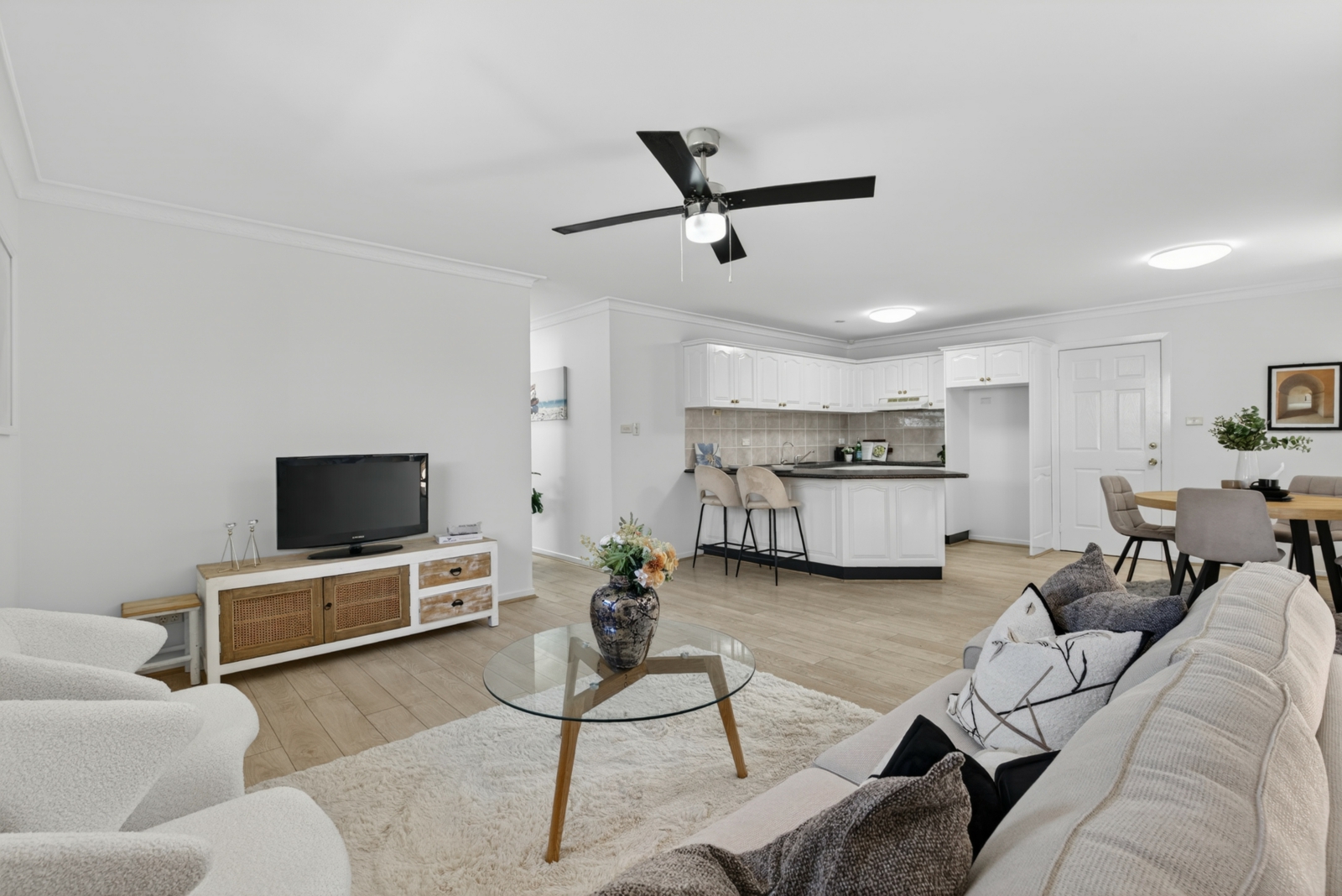 5 75 Gilba Road Girraween-3.jpg