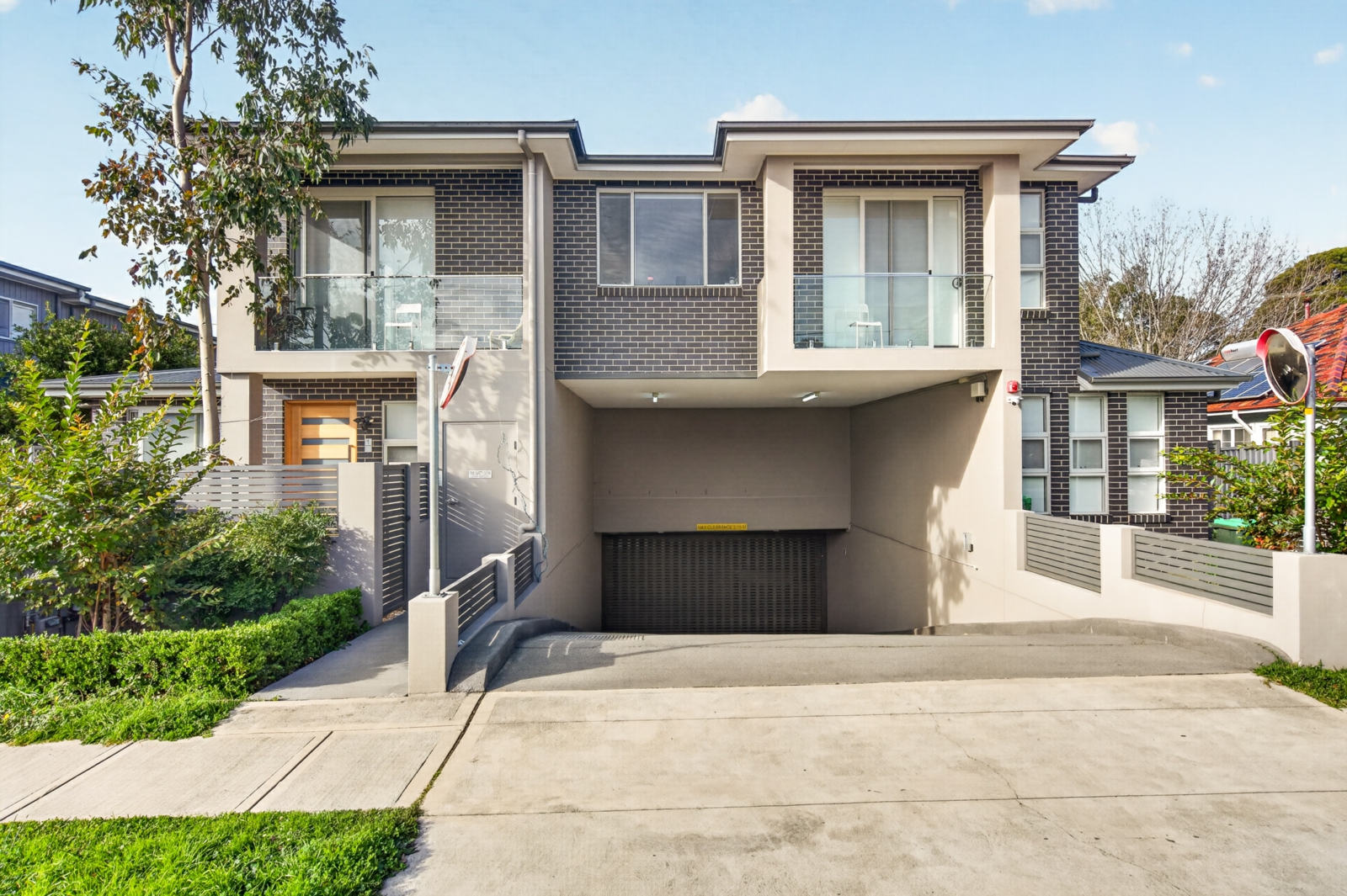 8 213 Targo Road Girraween-1.jpg
