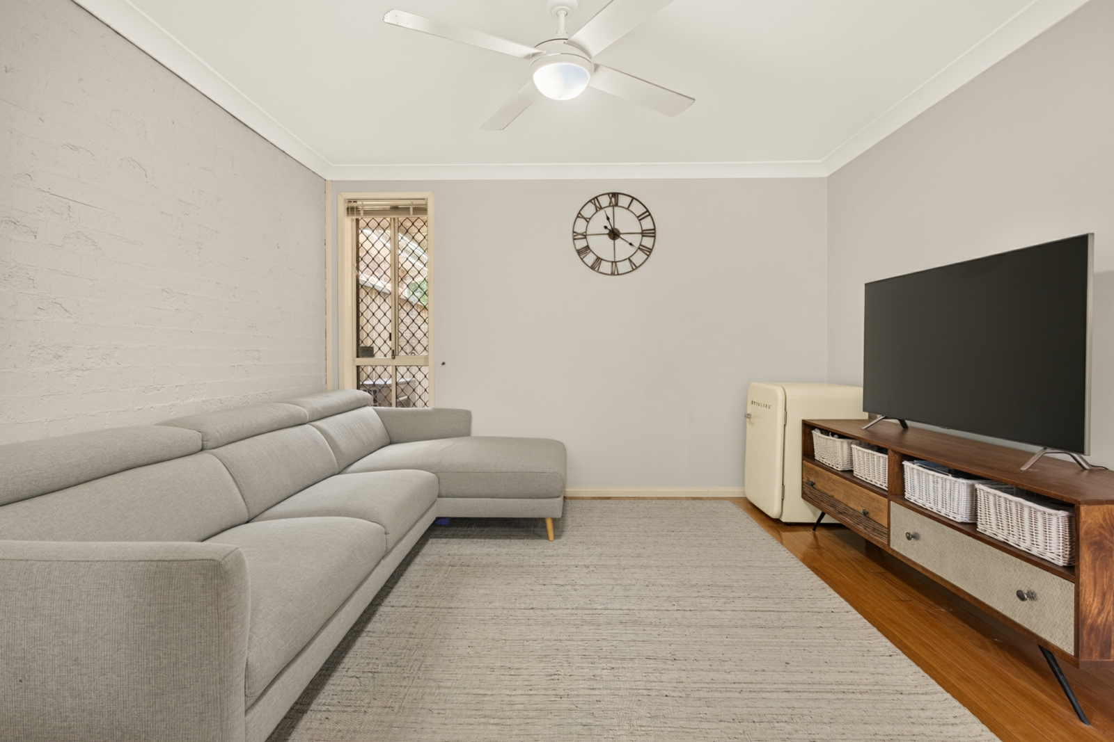 14 5A Binalong Road Pendle Hill-3.jpg