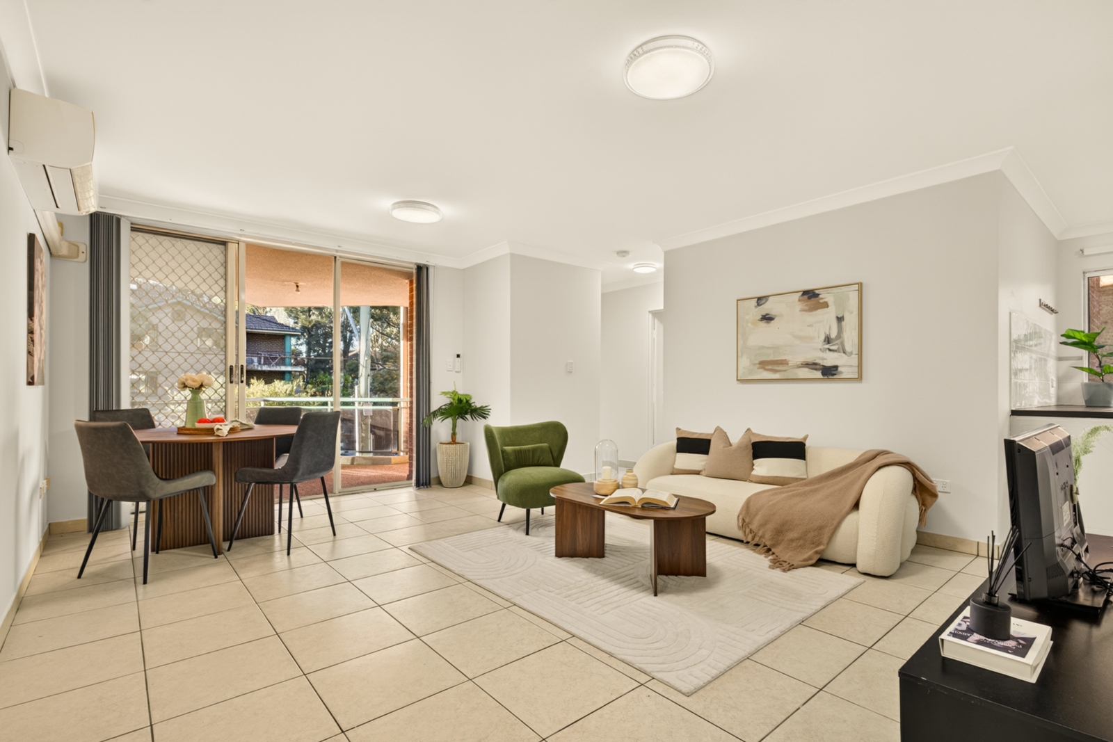 1 64 Fullagar Road Wentworthville-2.jpg