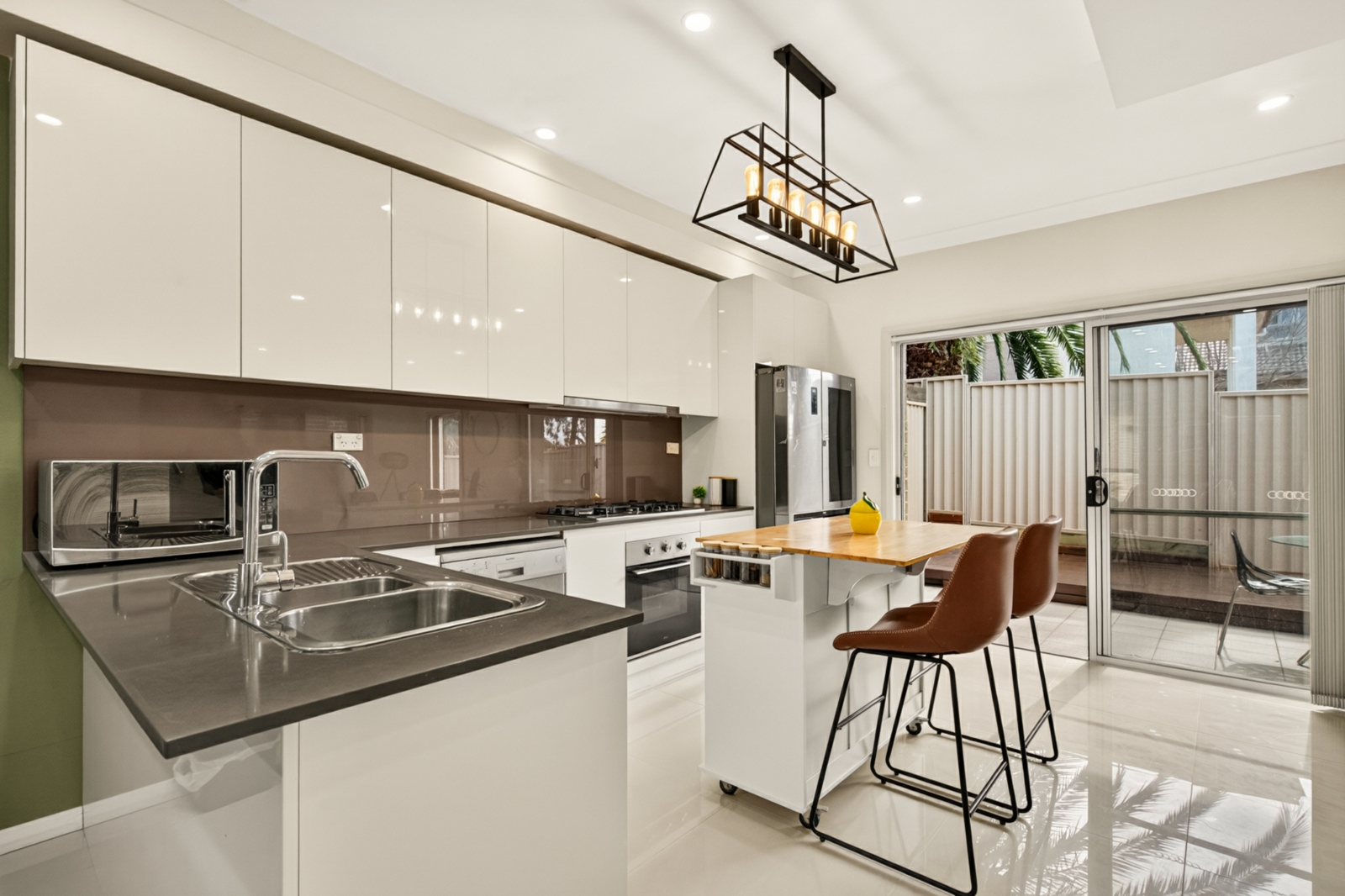 10 11 Carinya Road Girraween-5.jpg