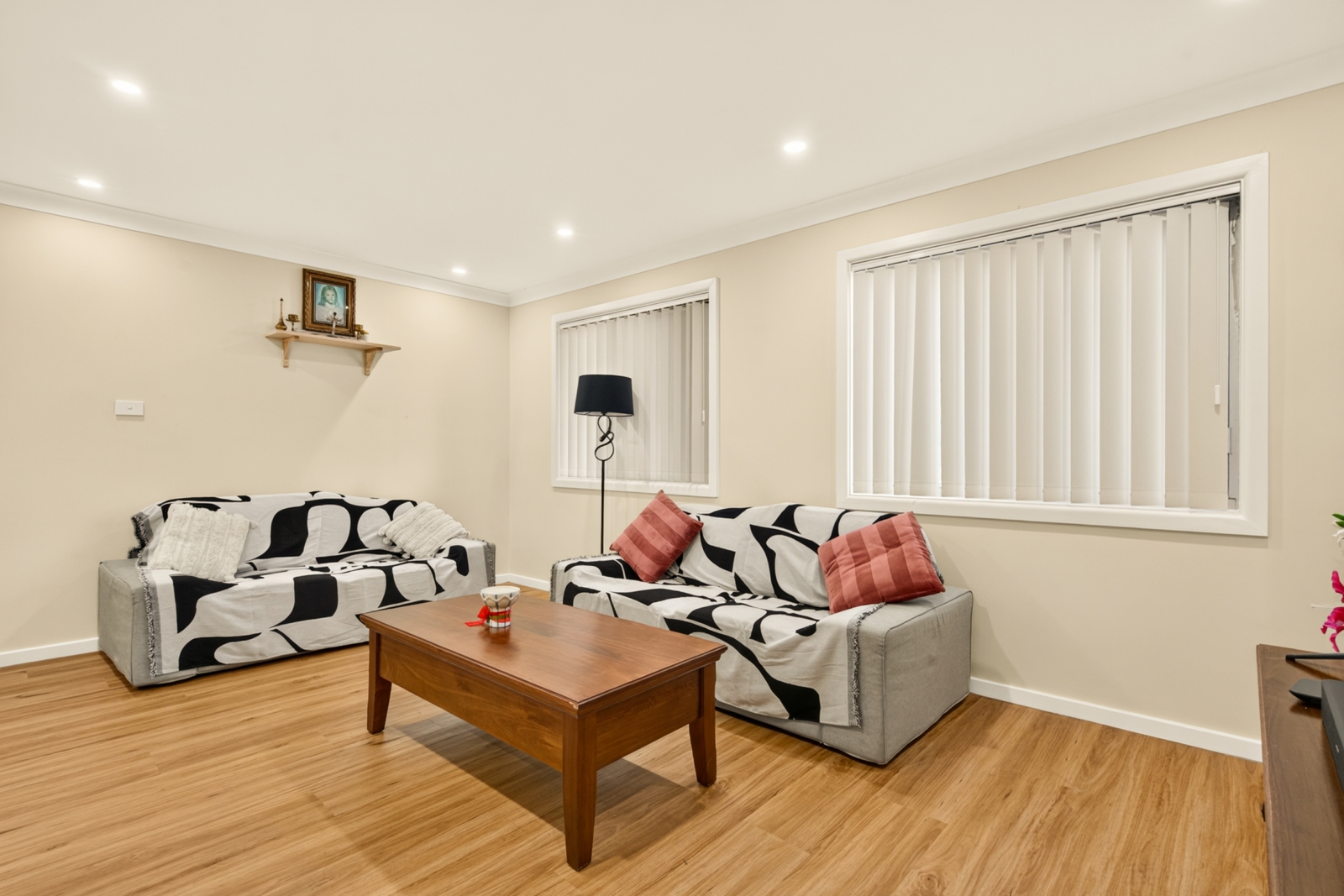 3 Andrew Place Girraween-3.jpg