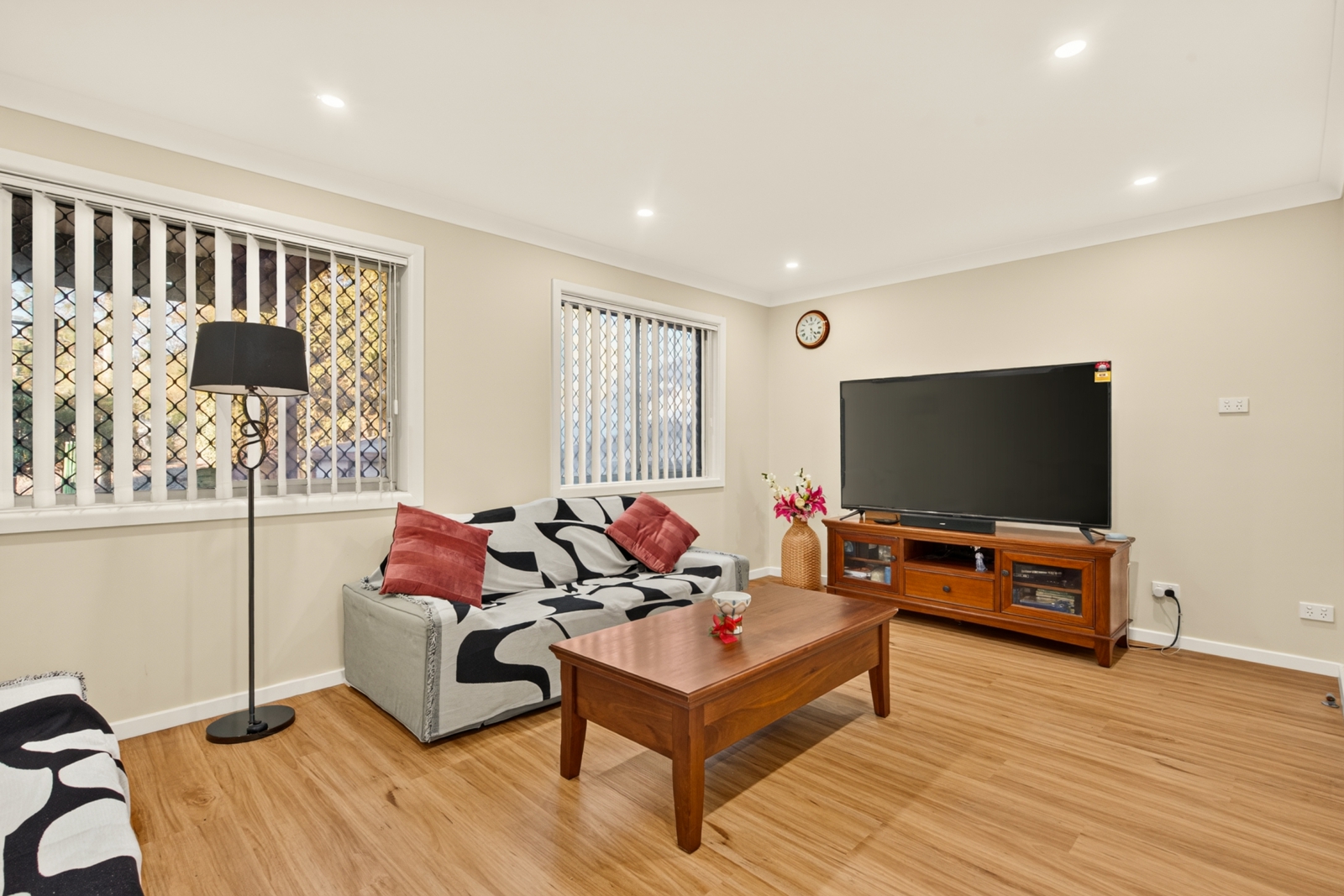 3 Andrew Place Girraween-2.jpg