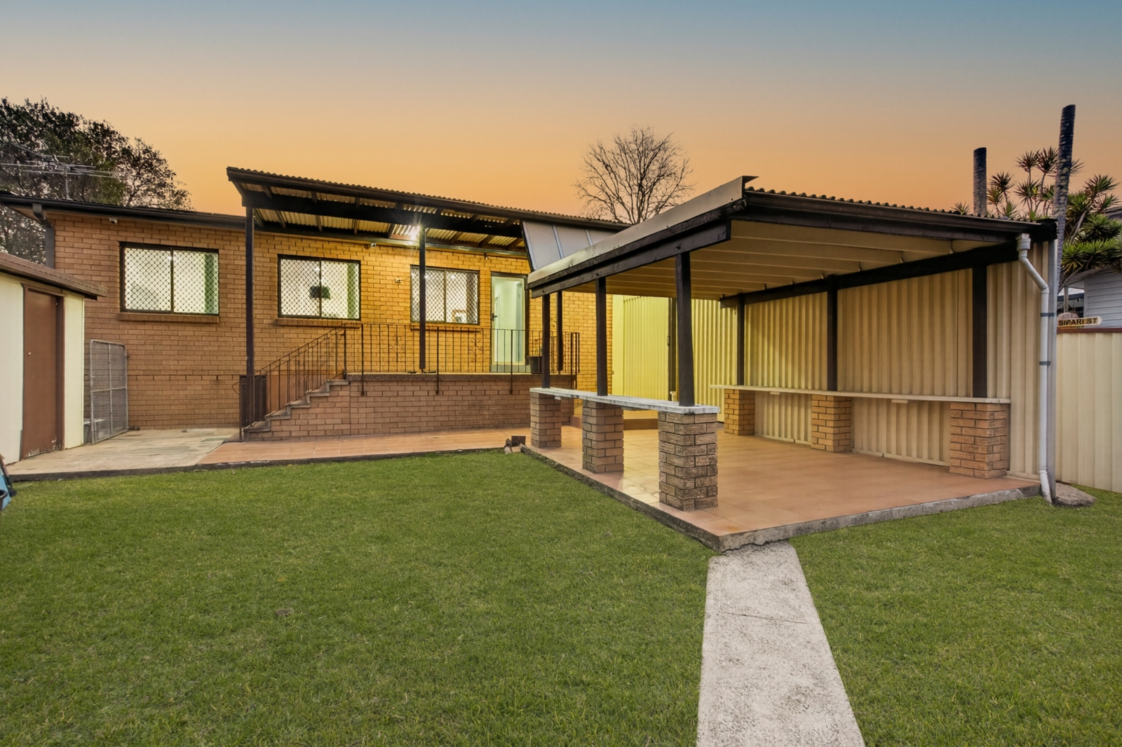 3 Andrew Place Girraween-14.jpg